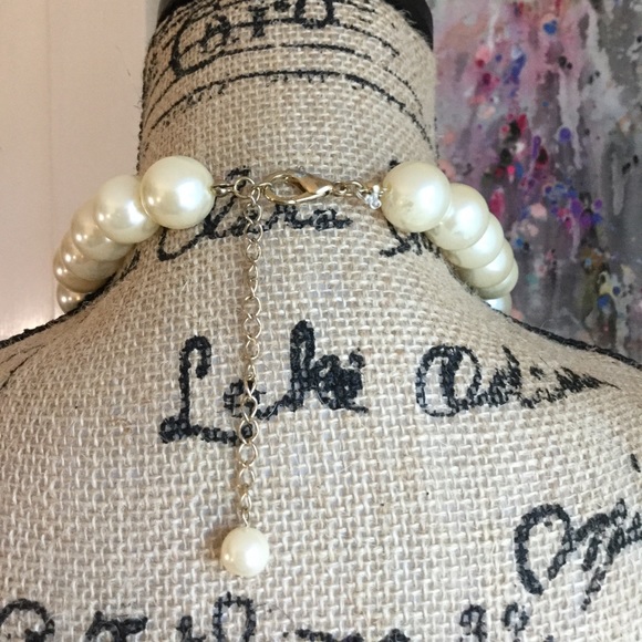 One-of-a-kind Pearl Necklace with Gold Accents - Picture 3 of 7